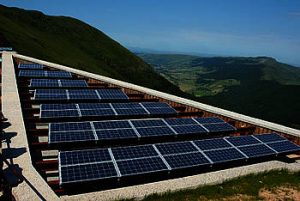 Solceller kan øge uafhængigheden af olie. Foto: Colourbox