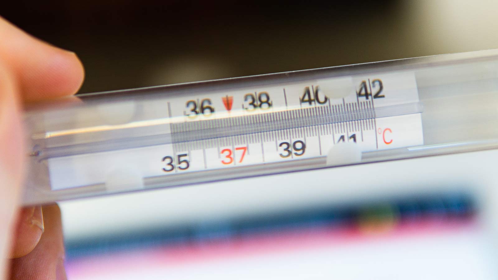 Hvordan adskiller COVID-19 sig fra influenza?